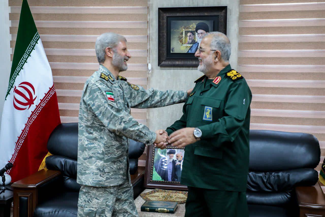 دیدار فرمانده کل ارتش با فرمانده کل سپاه (1)