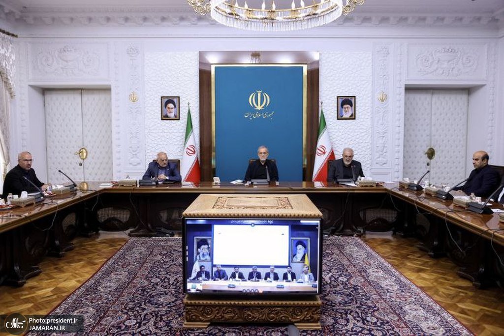 بهره‌برداری و آغاز عملیات اجرایی 425 مگاوات نیروگاه خورشیدی در 4 استان کشور با دستور پزشکیان