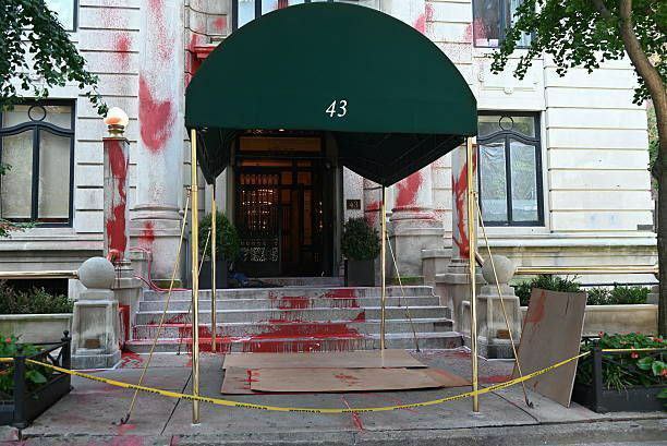 اعتراض مقابل منزل سردبیر نیویورک تایمز (2)