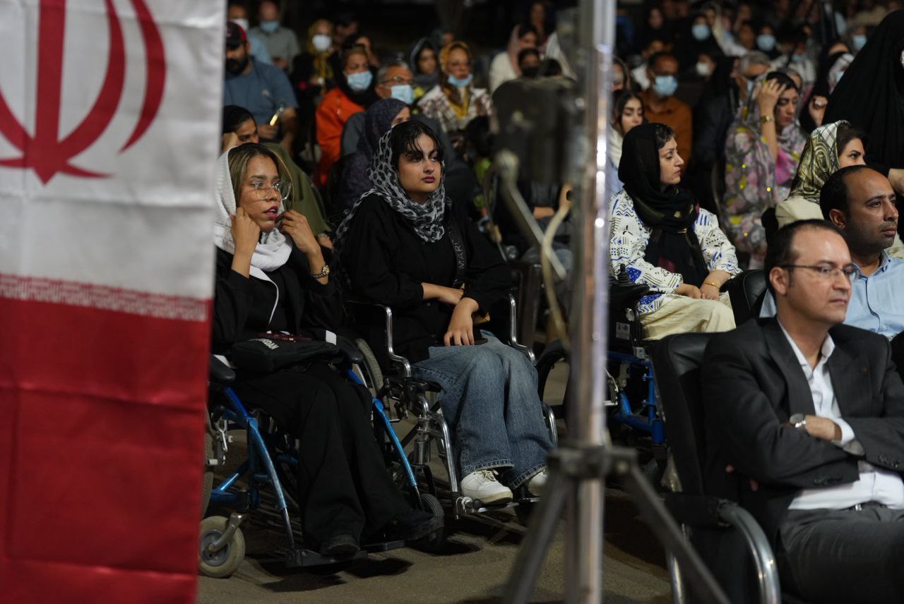 حضور معلولان در کنار کارکنان المهدی (4)