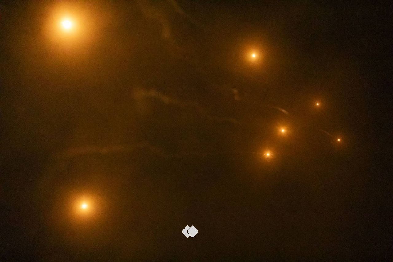 تصاویری از لحظۀ شلیک موشک‌های ایرانی به قلب اراضی اشغالی (5)