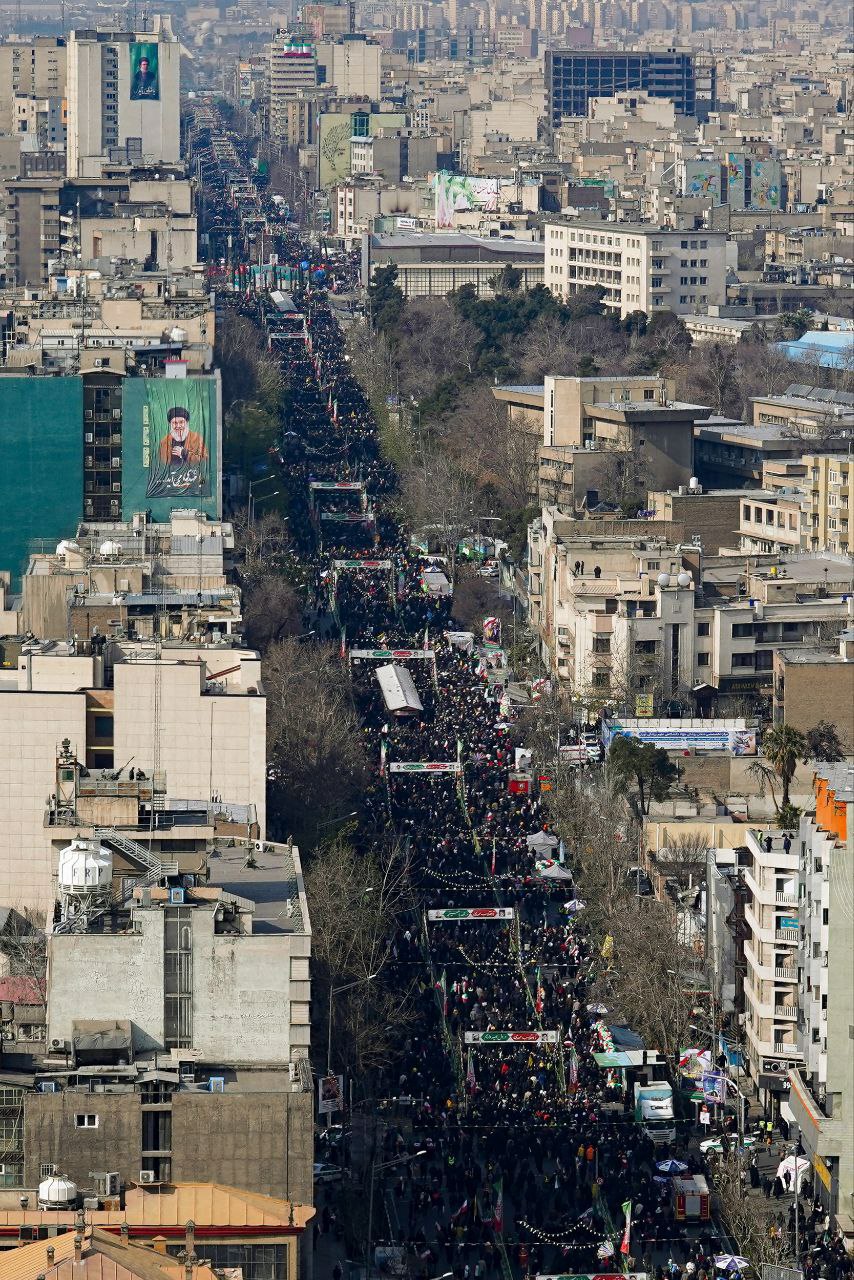 تصاویر هوایی از راهپیمایی مردم تهران به مناسبت ۲۲ بهمن‌ماه سالروز پیروزی انقلاب اسلامی  (3)