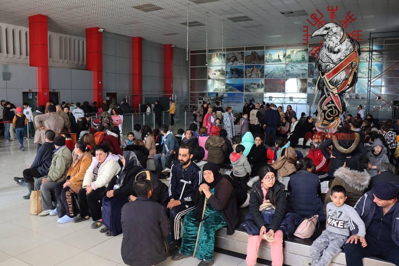 پناه بردن علویان به پایگاه هوایی الحمیمیم روسیه (1)