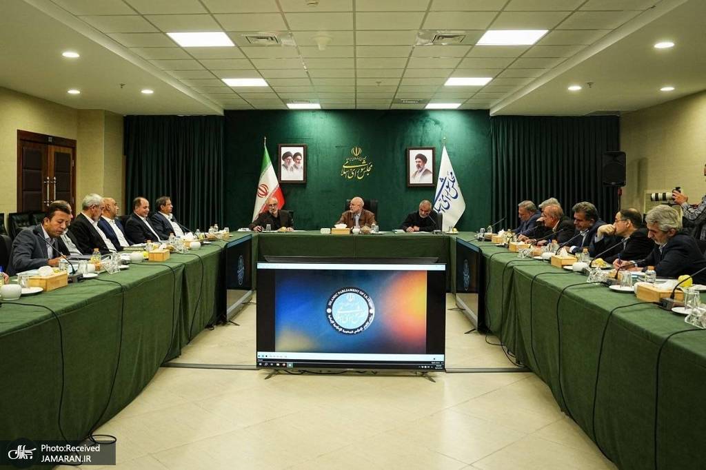نشست جمعی از وزرا و مسئولان ارشد اقتصادی درباره معیشت مردم (3)