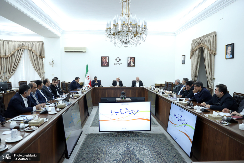 معاون اول رئیس‌جمهور در جلسه انتقال آب دریا