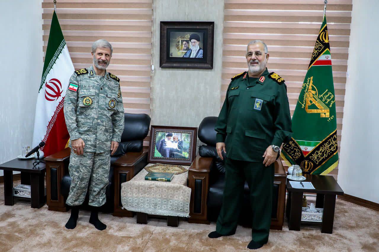 دیدار فرمانده کل ارتش با فرمانده کل سپاه (3)