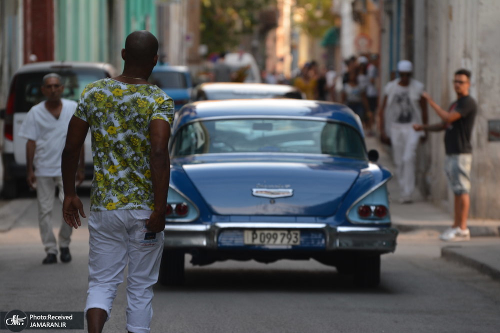 Cuba+Havana+Street+Man+Old+Car