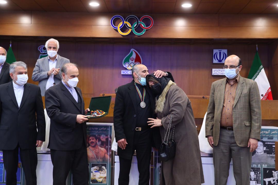  رونمایی از تندیس ۶ قهرمان ملی در کمیته ملی المپیک