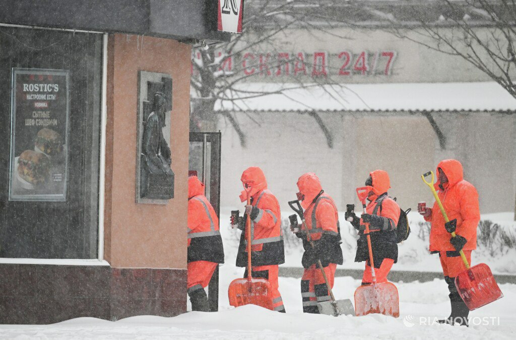 بارش برف سنگین در مسکو  و لغو 19 پروازها  (6)