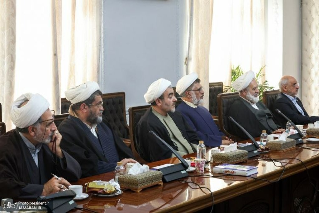 پزشکیان در دیدار جمعی از روحانیون (5)