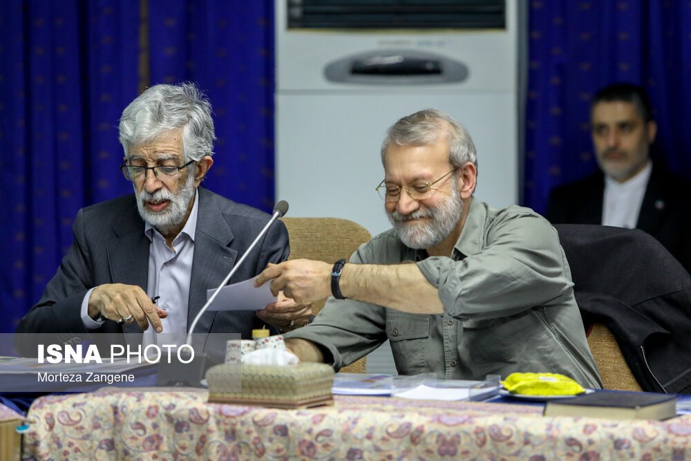 تیپ غیررسمی لاریجانی در جلسه شورای عالی انقلاب فرهنگی (1)