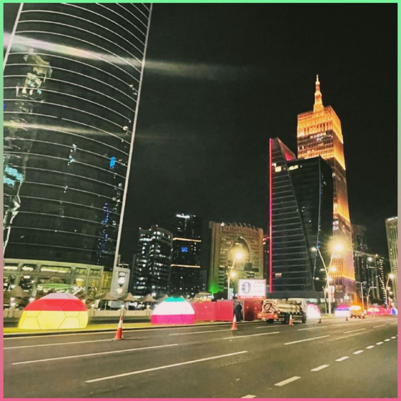 نمایش پرچم کشورهعا به شکل نیم کره در خیابان های قطر