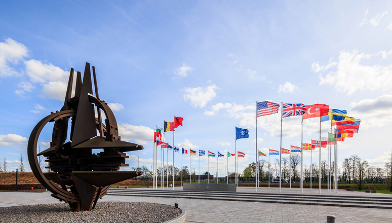 32-flags-monument_rdax_775x440s