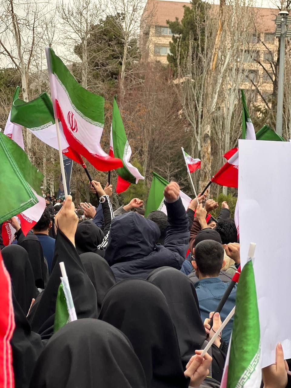 راهپیمایی دانشجویان شهید بهشتی در اعتراض به اهانت به پرچم ایران 5