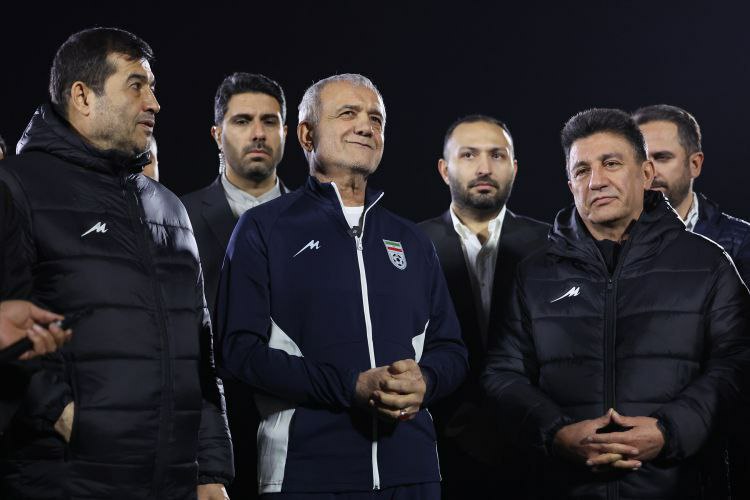 پزشکیان با بازی تیم ملی فوتبال بازی کرد (5)