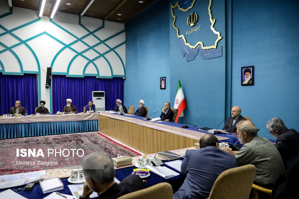 تیپ غیررسمی لاریجانی در جلسه شورای عالی انقلاب فرهنگی (5)