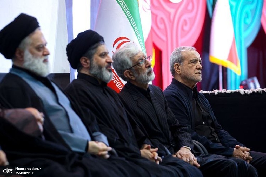 حضور پزشکیان در مراسم چهلم تشییع و تدفین رهبر شهید انقلاب (2)