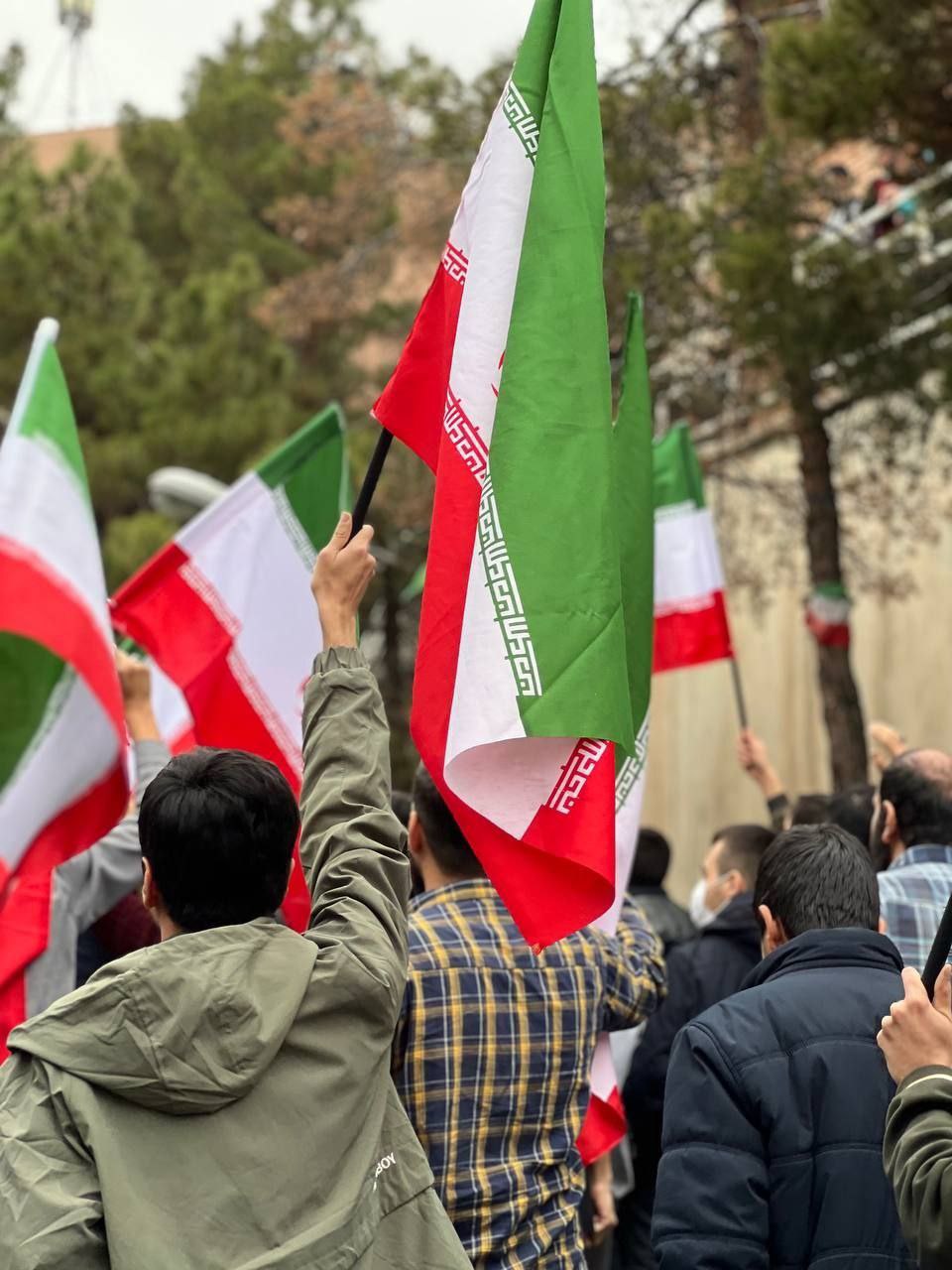 راهپیمایی دانشجویان شهید بهشتی در اعتراض به اهانت به پرچم ایران 1