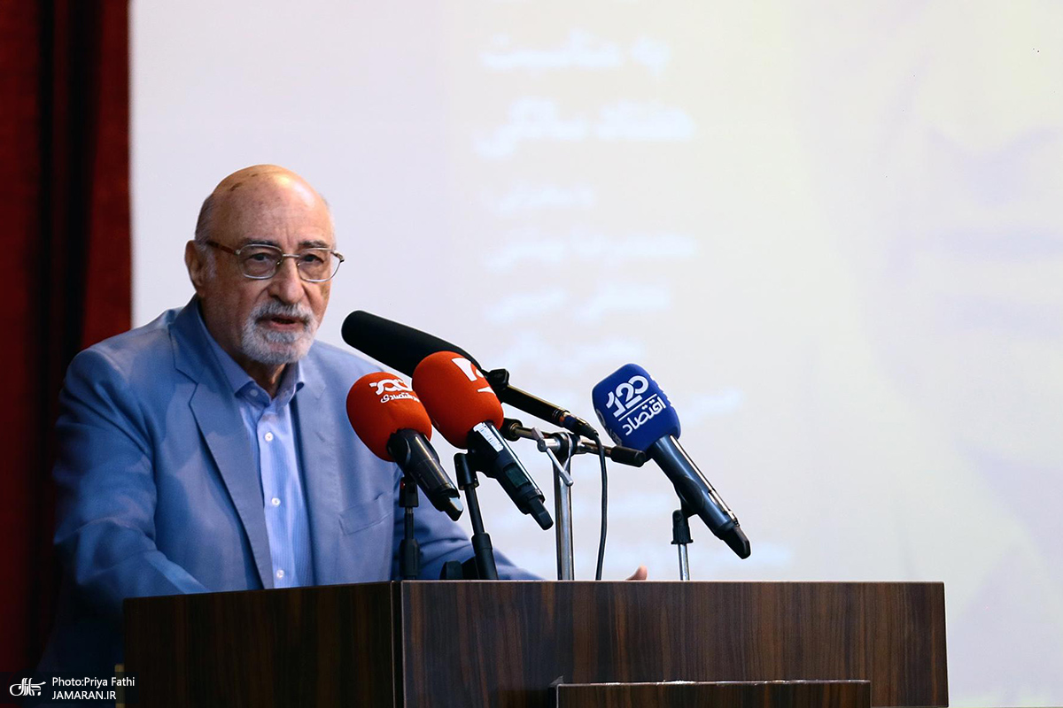 شب بزرگداشت «فرشاد مومنی»