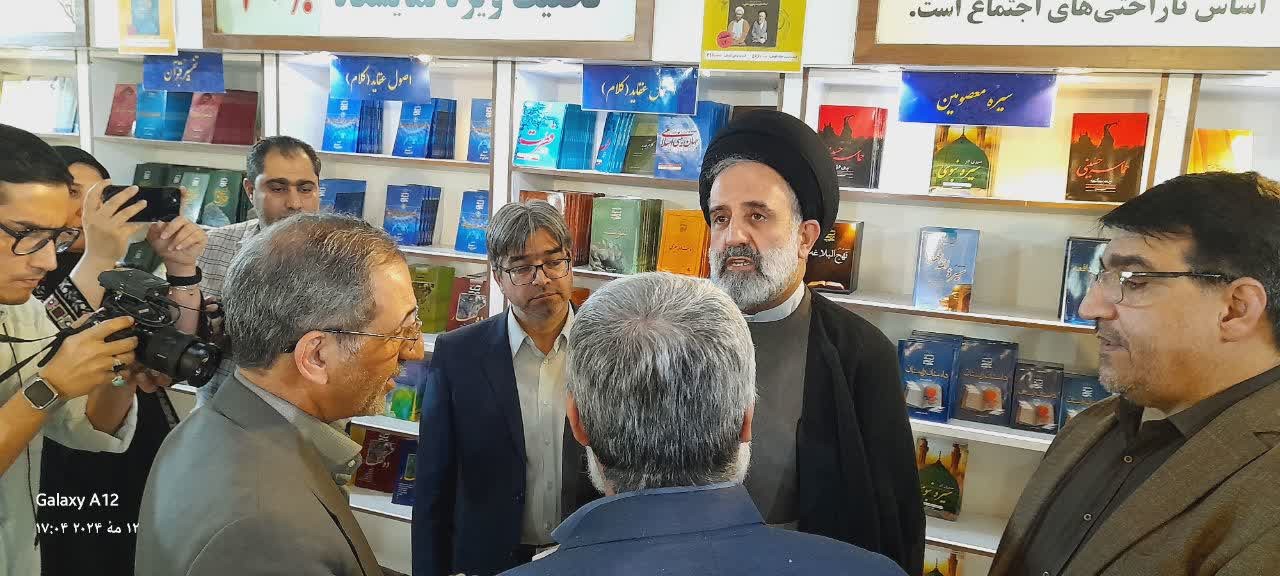 استقبال از آثار استاد شهید مطهری در سی و پنجمین نمایشگاه بین المللی کتاب تهران (3)