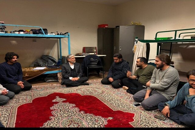 گفتوگوی سه ساعته وزیر علوم با دانشجویان خوابگاهی دانشگاه تهران (1)