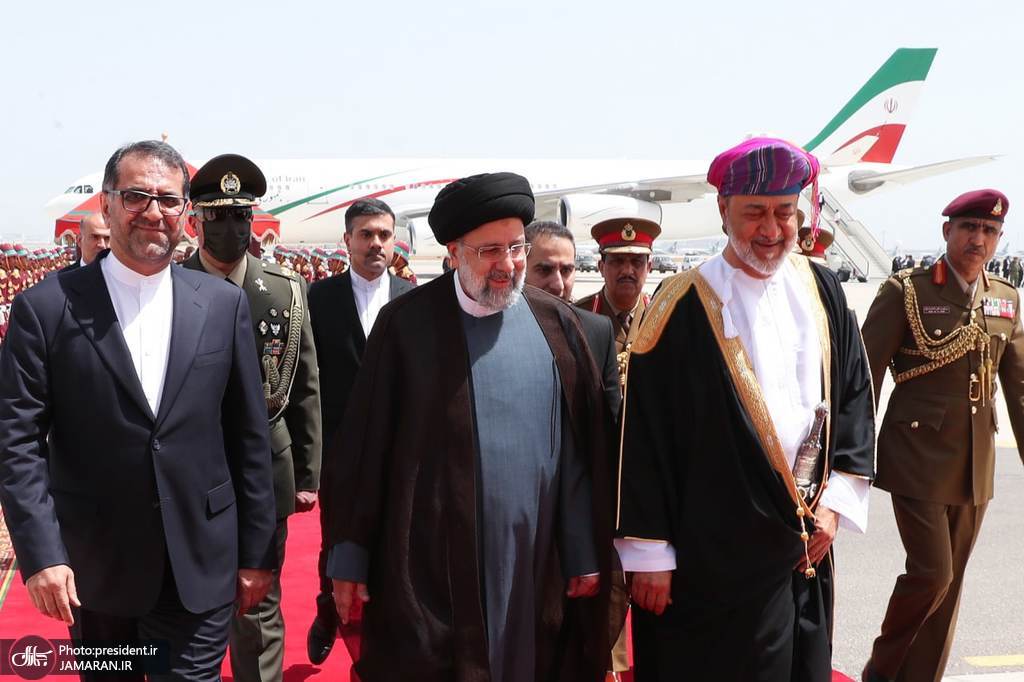 ورود رئیسی به مسقط با استقبال سلطان عمان