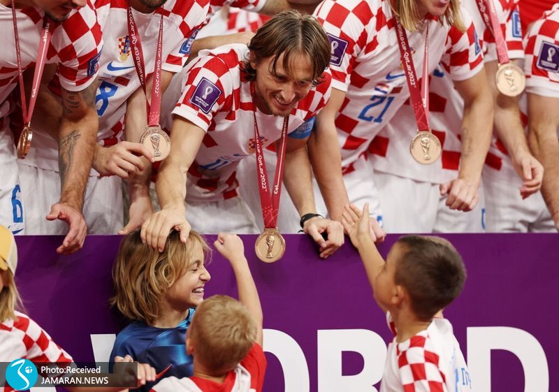 خوشحالی بامزه بازیکنان کرواسی با فرزندانشان