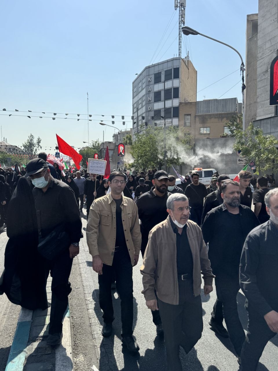 حضور محمود احمدی نژاد در مراسم تشییع رهبر شهید انقلاب (2)