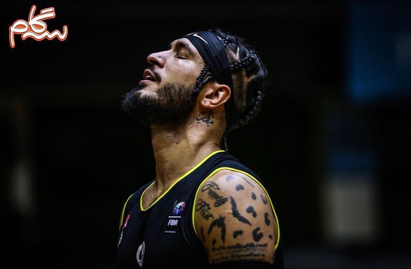 محمد شهریان بسکتبالیستی که مدعی است به خاطر موهایش به تیم ملی دعوت‌نمی شود