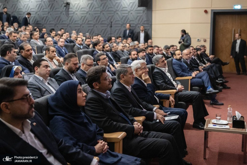 معاون اول رئیسجمهور در آیین نواختن زنگ آغاز معاملات بورس (8)