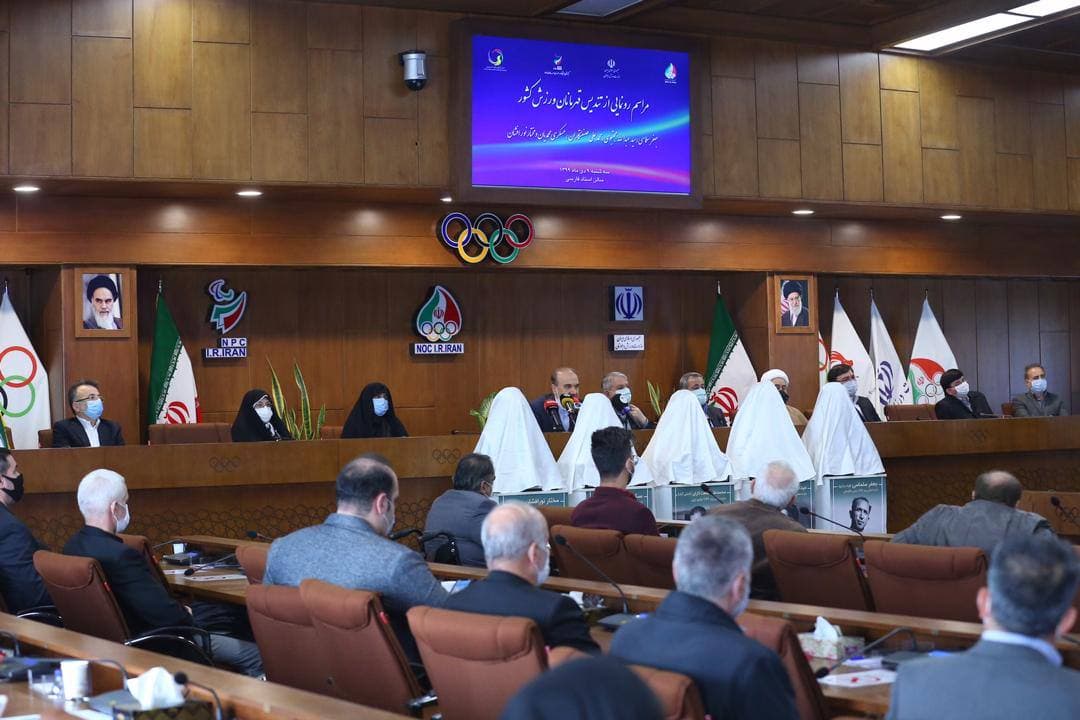 رونمایی از تندیسهای پنج تن از قهرمانان افتخار آفرین ورزش کشو