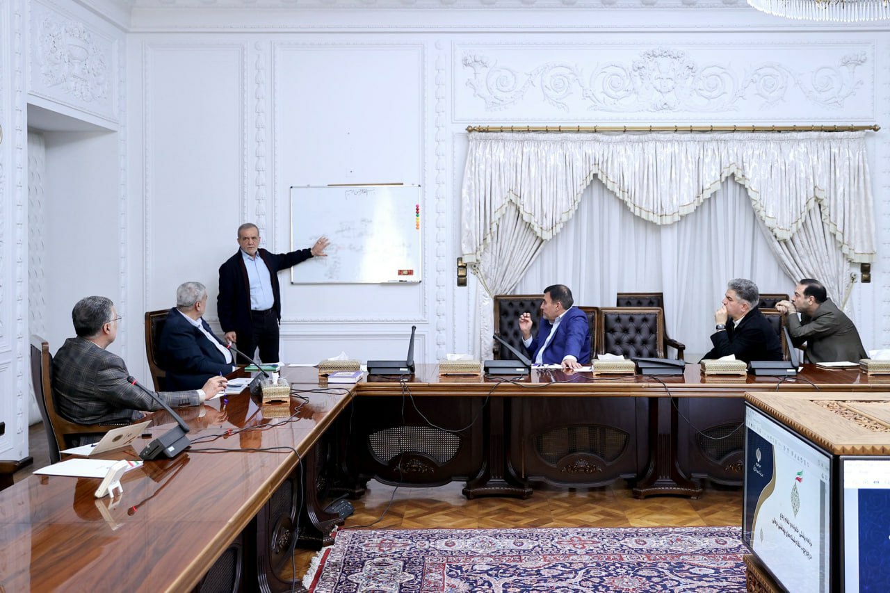 پزشکیان پای تخته (2)