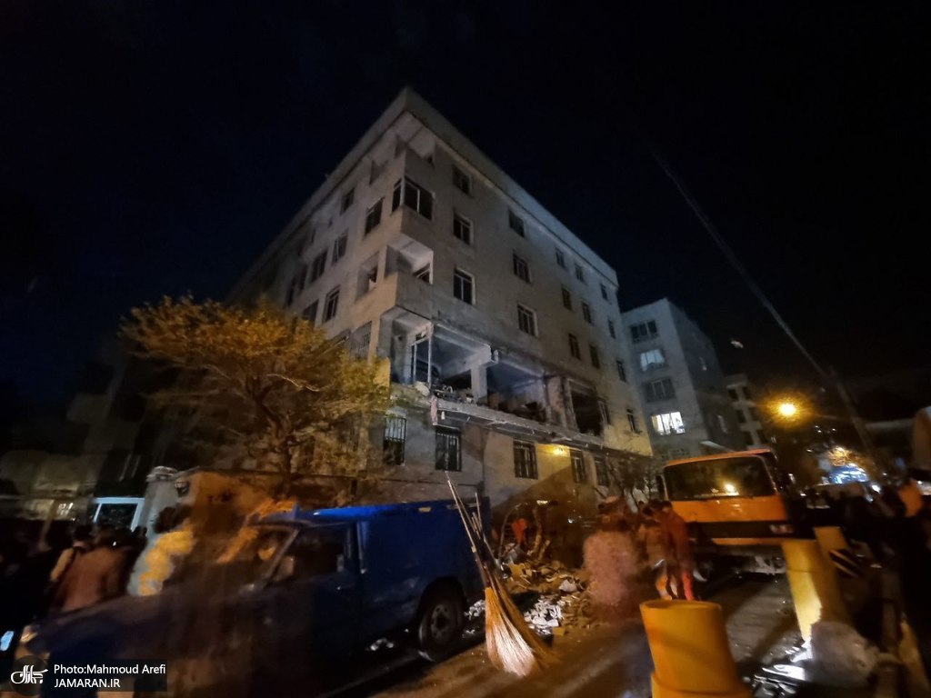 وضعیت مجتمع ۴۵ واحدی در شمال تهران پس انفجار و آتشسوزی دیشب (4)