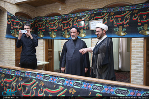 بازدید حجت الاسلام و المسلمین سید محمود دعایی از بیت امام در نجف