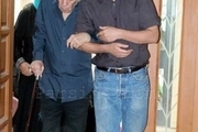 علی مصفا در کنار پدر مرحومش استاد مظاهر مصفا/ عکس