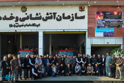 ادای احترام جمعی از پرسنل حرم امام خمینی به شهدای آتش نشان 