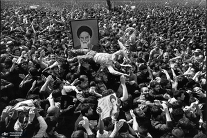 تشییعی که خاطره ۳۷ سال پیش را زنده می‌کند/ تشییع امام خمینی