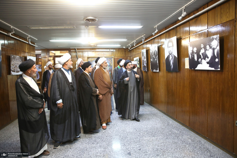 بازدید جمعی از علمای نجف از حسینه و مجموعه فرهنگی جماران