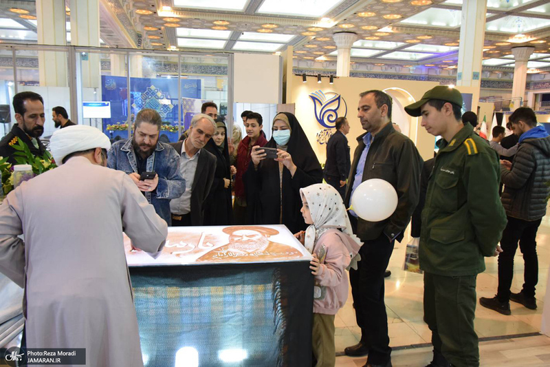 غرفه موسسه تنظیم و نشر آثار امام خمینی (س) در سی و سومین نمایشگاه بین المللی قرآن کریم-3
