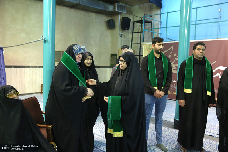 ادای احترام جمعی از موکب داران عراقی نسبت به مقام شامخ حضرت امام(س)