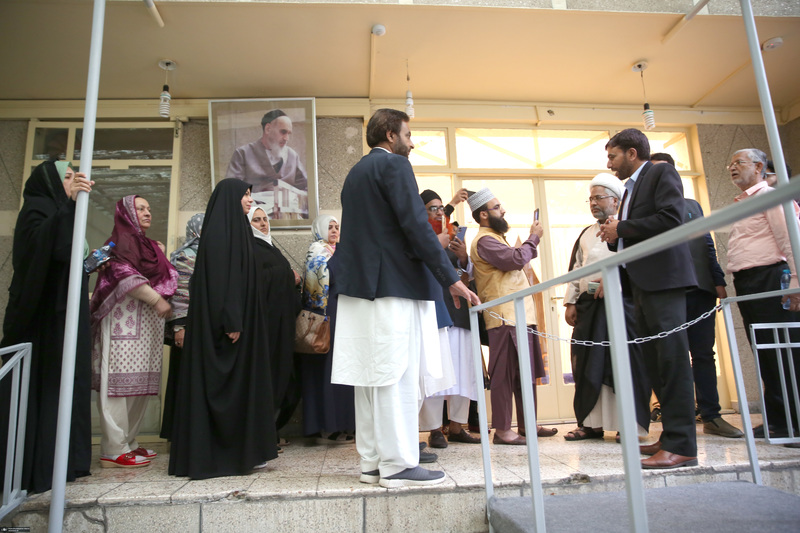 بازدید میهمانان خارجی مراسم بزرگداشت امام از جماران