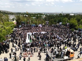 پیکر مرحوم حجت‌الاسلام حسنی در جوار یادمان شهدا ارومیه آرام گرفت  عکس