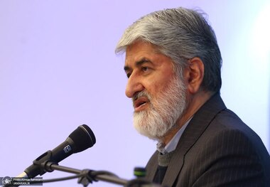 واکنش علی مطهری به بازنشر مصاحبه‌اش توسط ترامپ: دستش خیلی خالی است که تحلیل یک فرد عادی را دلیل می‌داند!