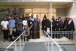 بازدید جمعی از دانشجویان انگلیسی و جمعی از دانش آموزان بندر دیر از جماران