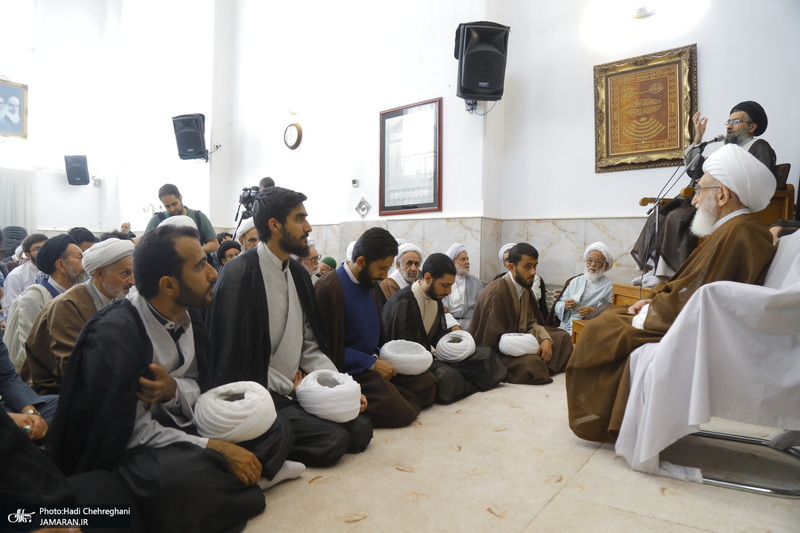 عمامه گذاری طلاب در روز میلاد پیامبر اکرم (ص) و امام صادق (ع) توسط مراجع تقلید