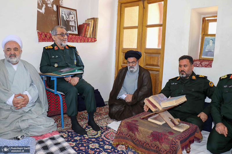 حضور جانشین فرمانده کل انتظامی کشور در  بیت و زادگاه امام خمینی