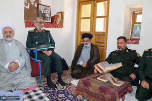 حضور جانشین فرمانده کل انتظامی کشور در  بیت و زادگاه امام خمینی