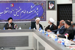 نشست صمیمانه اعضا هیات علمی پژوهشکده امام خمینی و انقلاب اسلامی با تولیت  معزز به مناسبت روز معلم