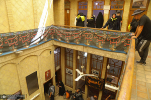 حضور زائران در بیت تاریخی حضرت امام در نجف در روزهای منتهی به اربعین