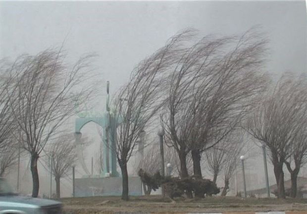 سرعت وزش باد در بروجرد به ۴۰ کیلومتر بر ساعت رسید